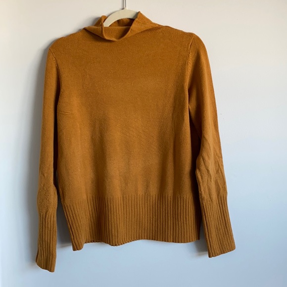 🌸 French Connection Turtleneck 🌸 - Picture 1 of 3